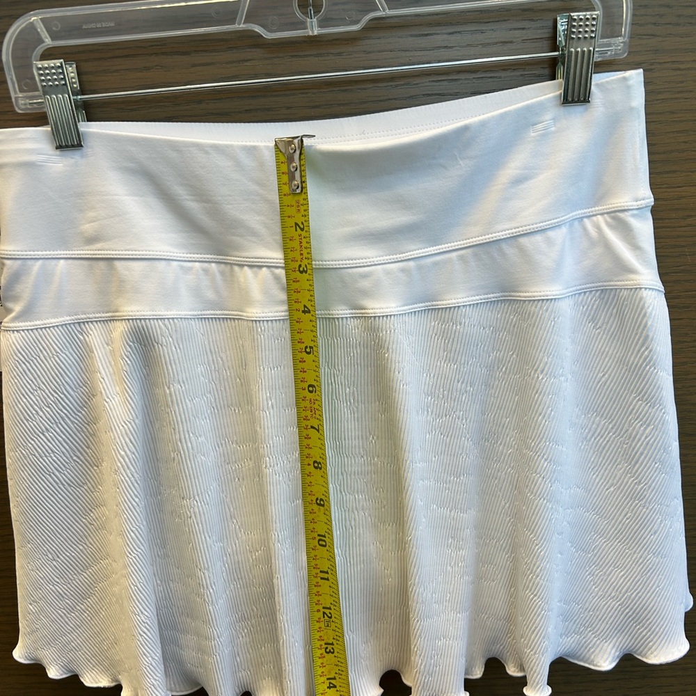Elegant White Mini Skirt